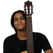 Chitarrista propone lezioni private di chitarra classica e acustica, e le basi del solfeggio